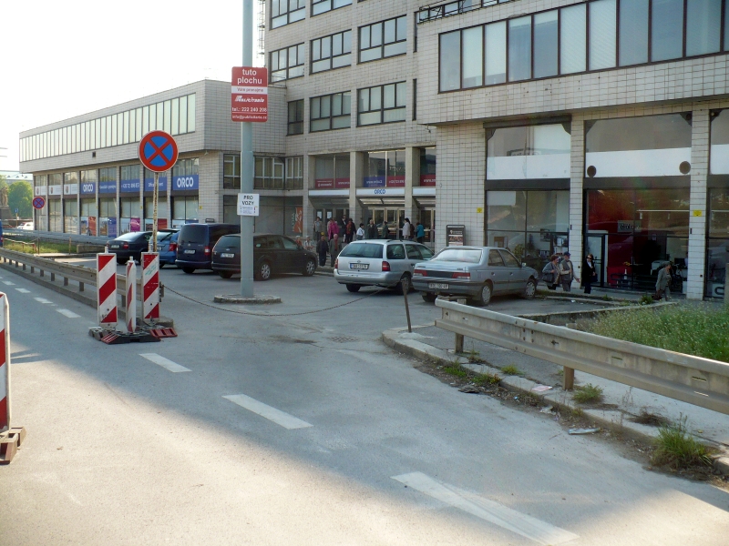 Příjezd před prodejnu - řetěz