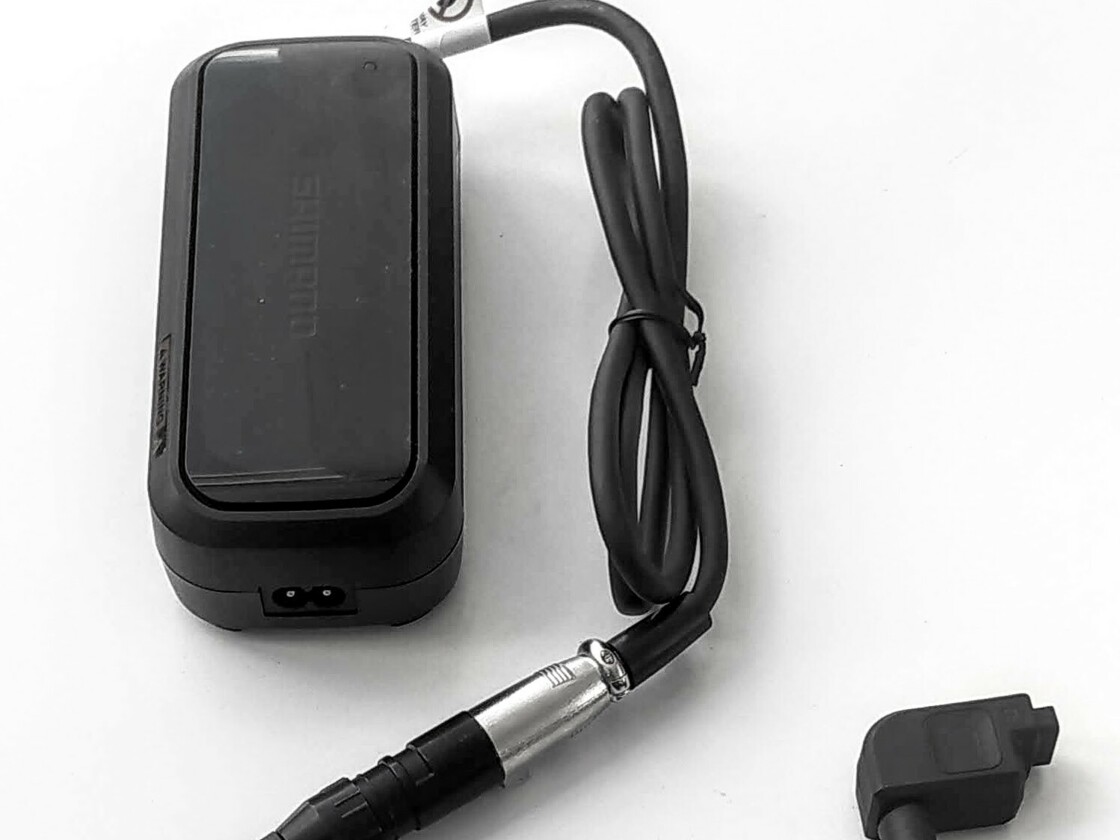 Cestovní nabíječka SHIMANO + nabíjecí kabel Powerbox typ "G" typ SHIMANO
