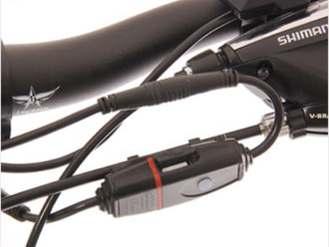 Pokud není slučovací box použit, je USB zásuvka zapojena mezi ovládací LED panel / LCD displej a EB-BUS kabel vedoucí do řídící jednotky.